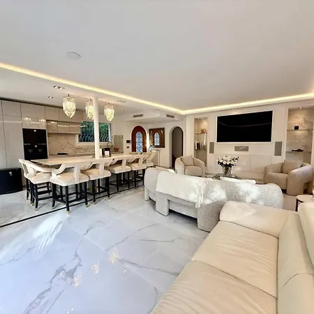 B077 Superbe Avec Piscine Centre De Cannes